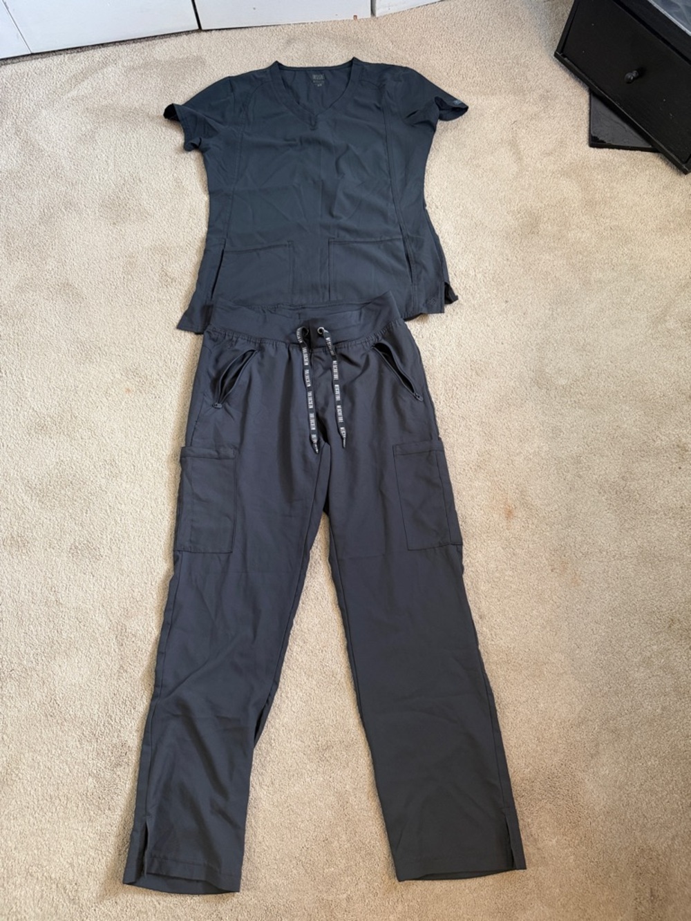 Medcouture Women’s Scrub Set